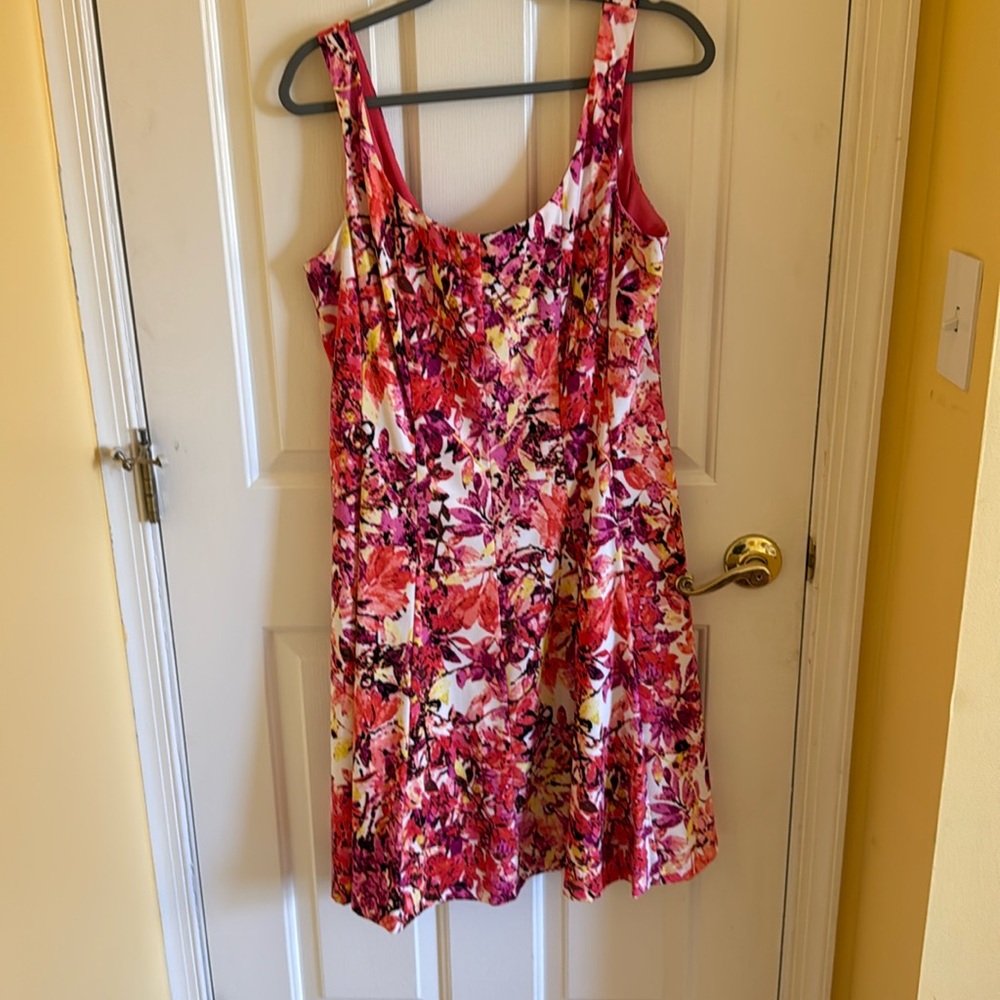 Size 14 women’s multi-color sleeveless dress